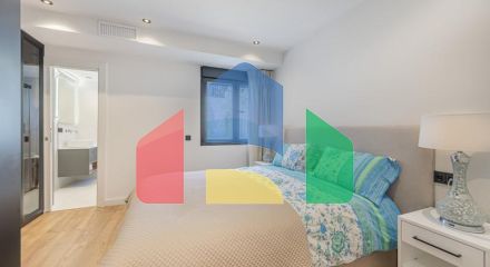 Представляем исключительную виллу в популярной урбанизации Эль-Росарио на престижном побережье Коста-дель-Соль.