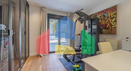 Представляем исключительную виллу в популярной урбанизации Эль-Росарио на престижном побережье Коста-дель-Соль.