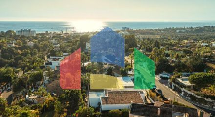 Представляем исключительную виллу в популярной урбанизации Эль-Росарио на престижном побережье Коста-дель-Соль.