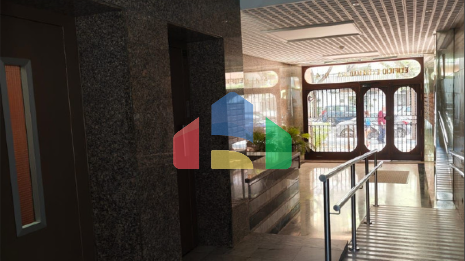 Квартира на среднем этаже на продажу в Марбелье с туристической лицензией