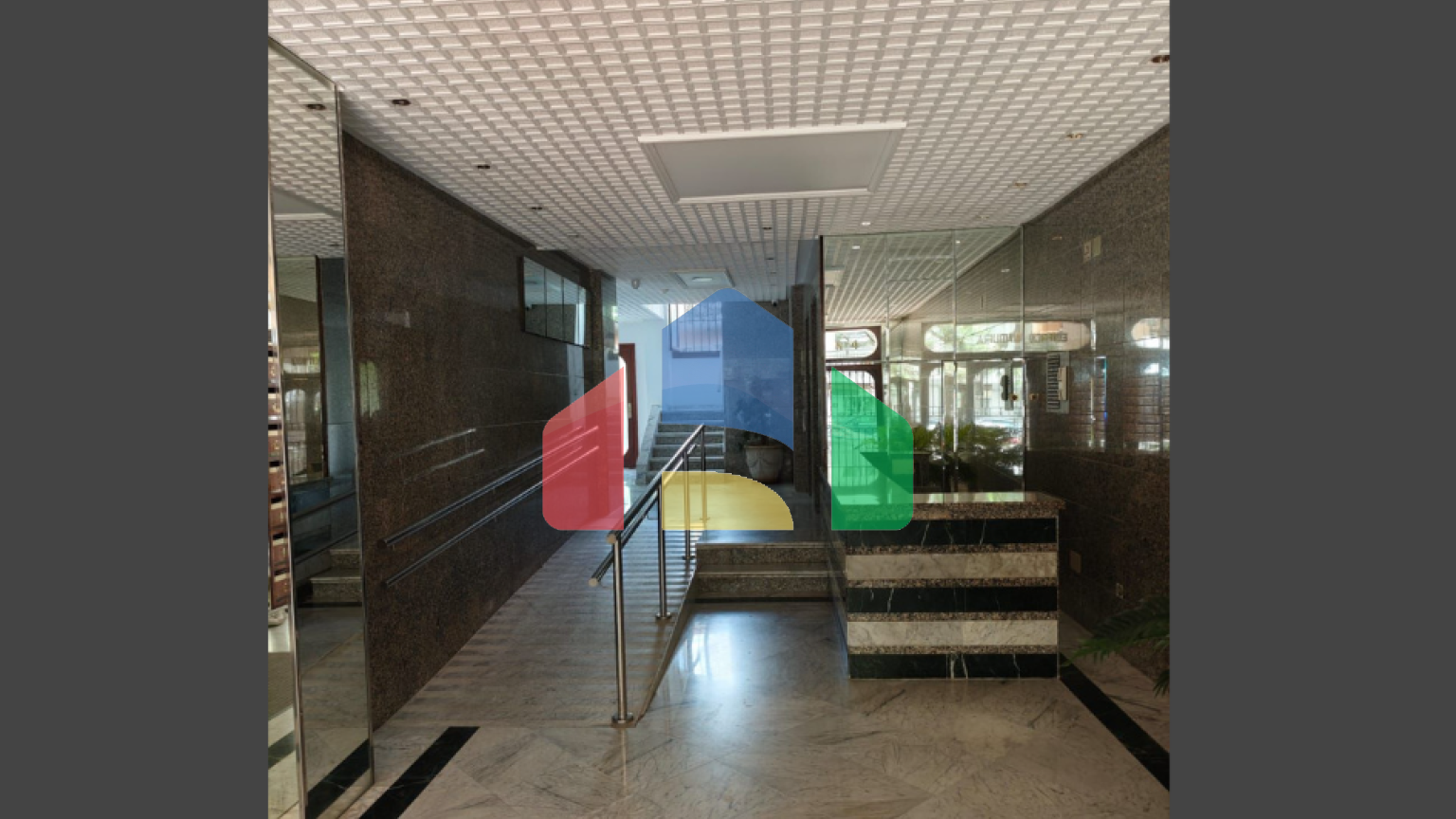 Квартира на среднем этаже на продажу в Марбелье с туристической лицензией