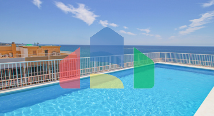 Ваш дом у моря: светлая квартира на первой линии набережной Марбельи с бассейнами и видами