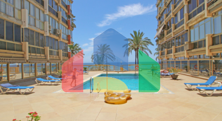 Ваш дом у моря: светлая квартира на первой линии набережной Марбельи с бассейнами и видами