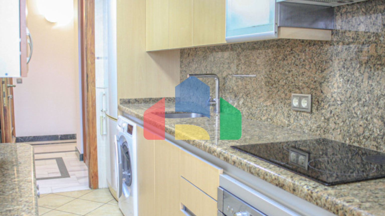 Ваш дом у моря: светлая квартира на первой линии набережной Марбельи с бассейнами и видами