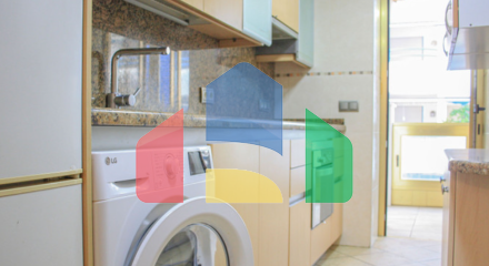 Ваш дом у моря: светлая квартира на первой линии набережной Марбельи с бассейнами и видами