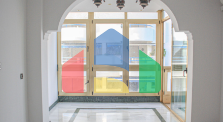 Ваш дом у моря: светлая квартира на первой линии набережной Марбельи с бассейнами и видами