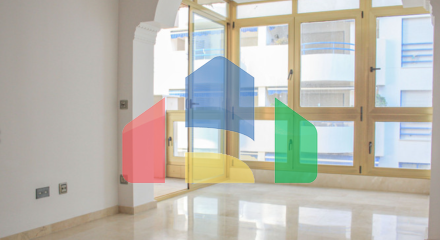 Ваш дом у моря: светлая квартира на первой линии набережной Марбельи с бассейнами и видами