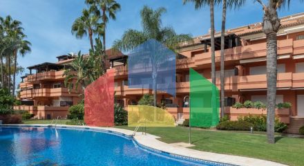 Представляем пляжный рай вашей мечты: недавно отремонтированная квартира с тремя спальнями в Пуэрто Банусе