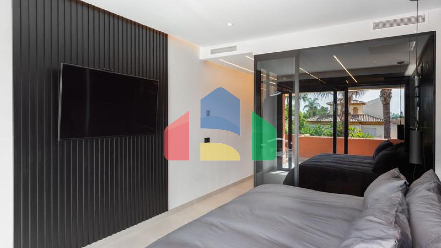 Представляем пляжный рай вашей мечты: недавно отремонтированная квартира с тремя спальнями в Пуэрто Банусе