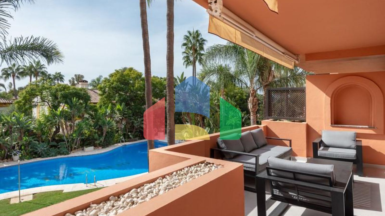 Представляем пляжный рай вашей мечты: недавно отремонтированная квартира с тремя спальнями в Пуэрто Банусе