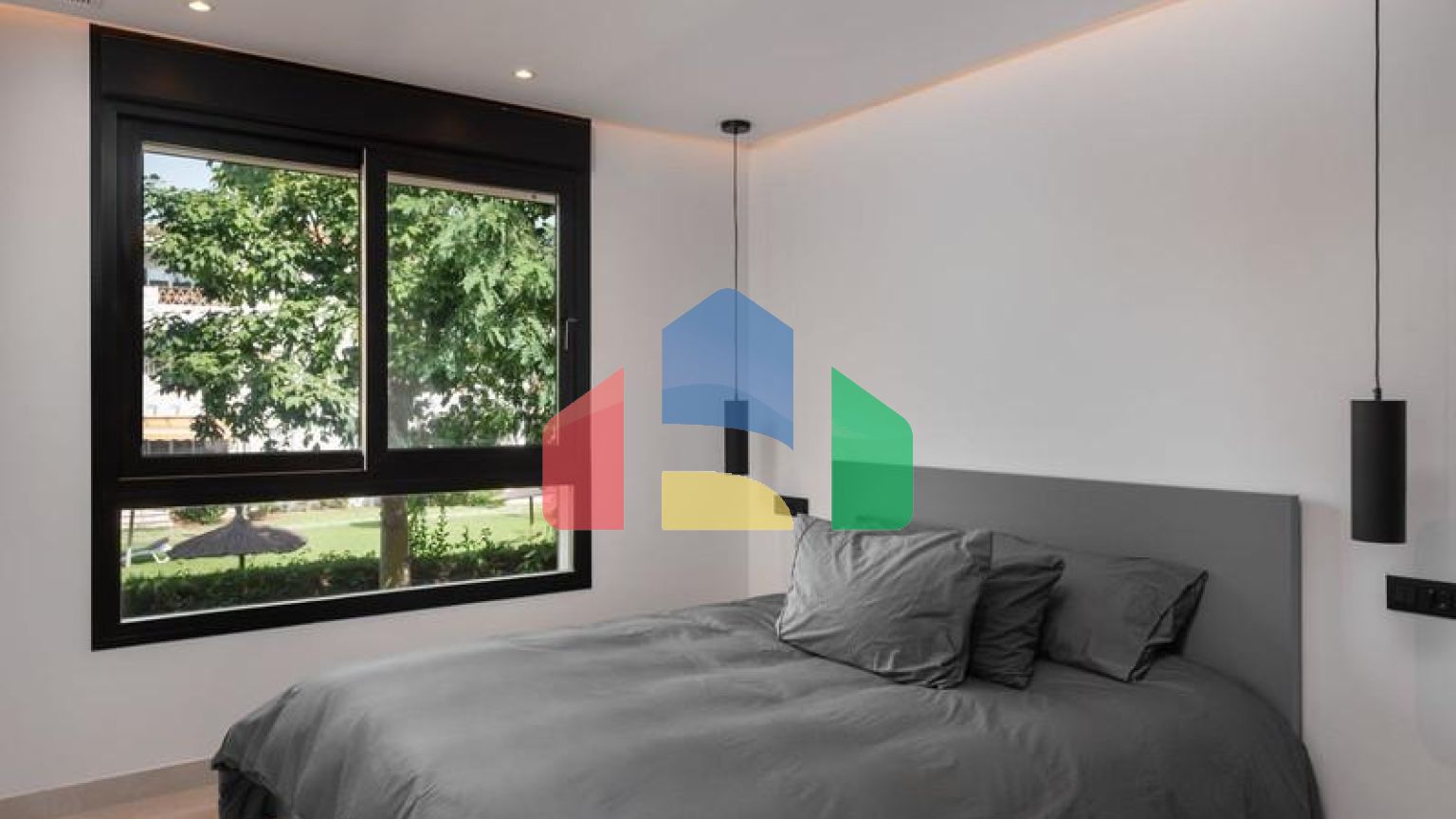 Представляем пляжный рай вашей мечты: недавно отремонтированная квартира с тремя спальнями в Пуэрто Банусе