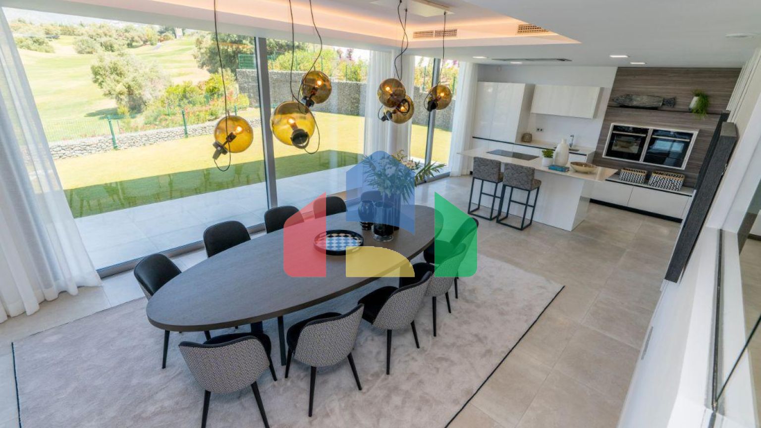 Современная вилла с видом на море и горы в Санта-Клара-Гольф, Марбелья Эсте