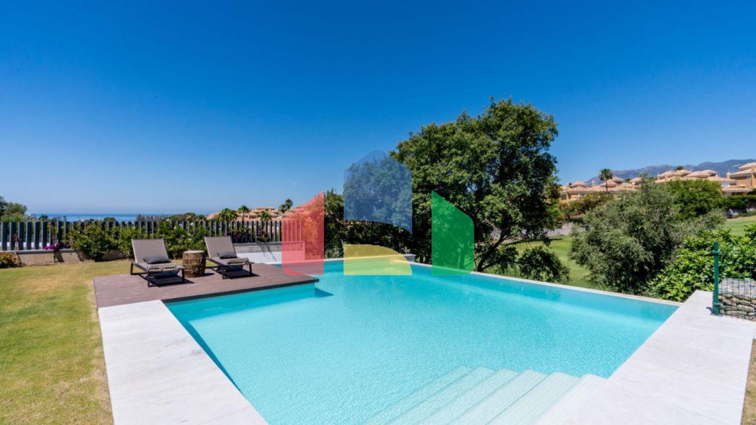Современная вилла с видом на море и горы в Санта-Клара-Гольф, Марбелья Эсте
