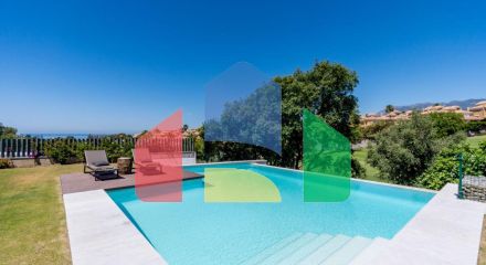 Современная вилла с видом на море и горы в Санта-Клара-Гольф, Марбелья Эсте