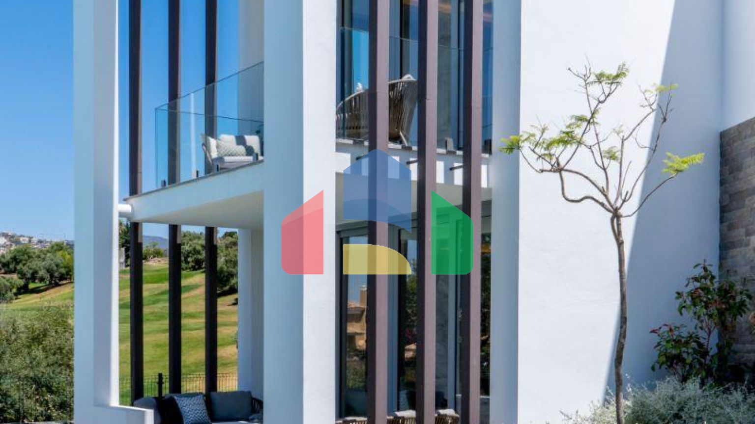 Современная вилла с видом на море и горы в Санта-Клара-Гольф, Марбелья Эсте