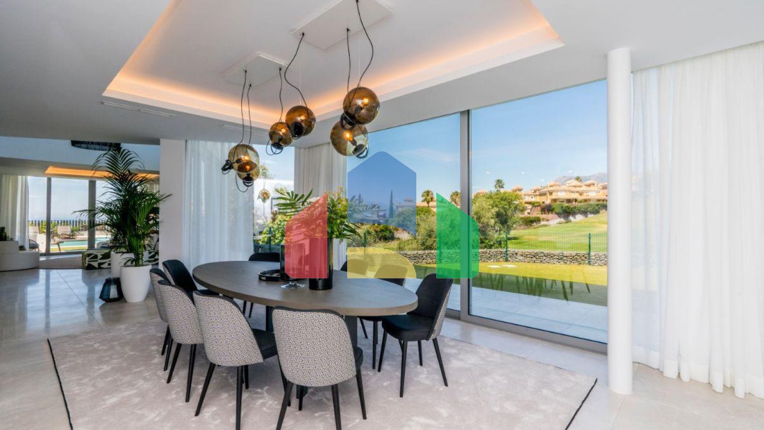 Современная вилла с видом на море и горы в Санта-Клара-Гольф, Марбелья Эсте