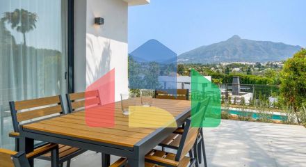 This absolutely beautiful villa has just been completely reformed in a modern contemporary style and is situated in Nueva Andalucia.