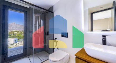 This absolutely beautiful villa has just been completely reformed in a modern contemporary style and is situated in Nueva Andalucia.