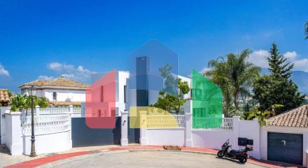 Эта невероятно красивая вилла была только что полностью отремонтирована в современном стиле и расположена в Новой Андалусии. Эта невероятно красивая вилла была только что полностью отремонтирована в современном стиле и расположена в Новой Андалусии.