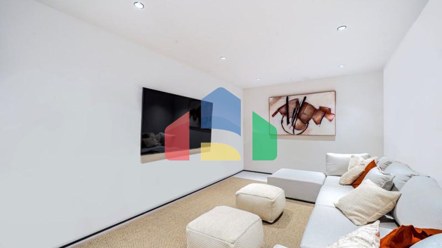 Эта невероятно красивая вилла была только что полностью отремонтирована в современном стиле и расположена в Новой Андалусии.