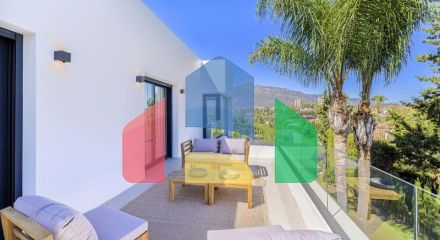 Эта невероятно красивая вилла была только что полностью отремонтирована в современном стиле и расположена в Новой Андалусии. Эта невероятно красивая вилла была только что полностью отремонтирована в современном стиле и расположена в Новой Андалусии.