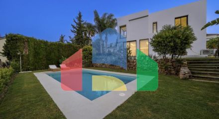 Эта невероятно красивая вилла была только что полностью отремонтирована в современном стиле и расположена в Новой Андалусии. Эта невероятно красивая вилла была только что полностью отремонтирована в современном стиле и расположена в Новой Андалусии.