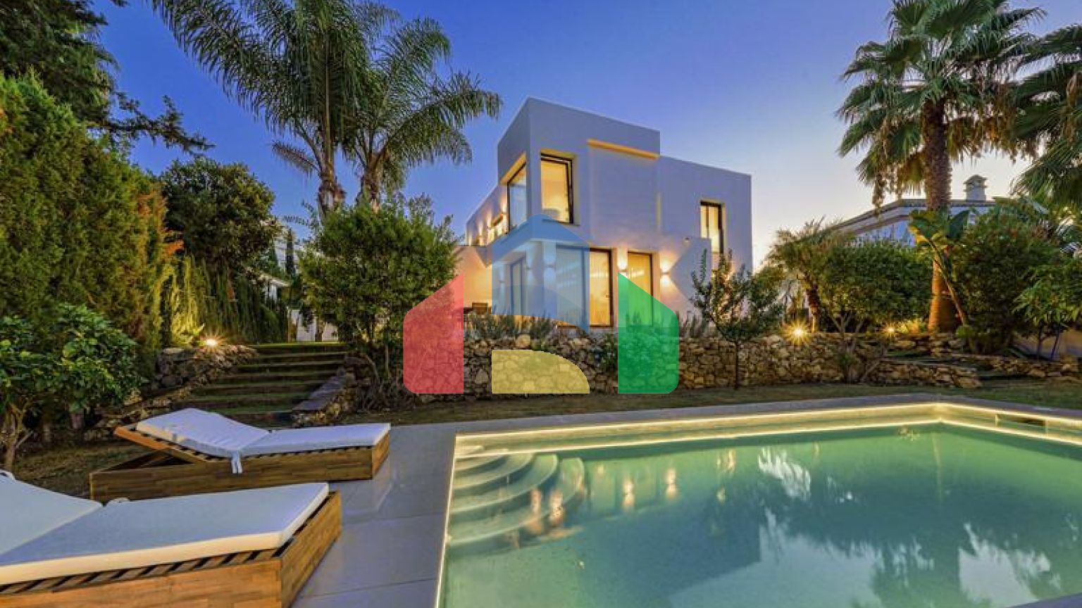 Эта невероятно красивая вилла была только что полностью отремонтирована в современном стиле и расположена в Новой Андалусии.