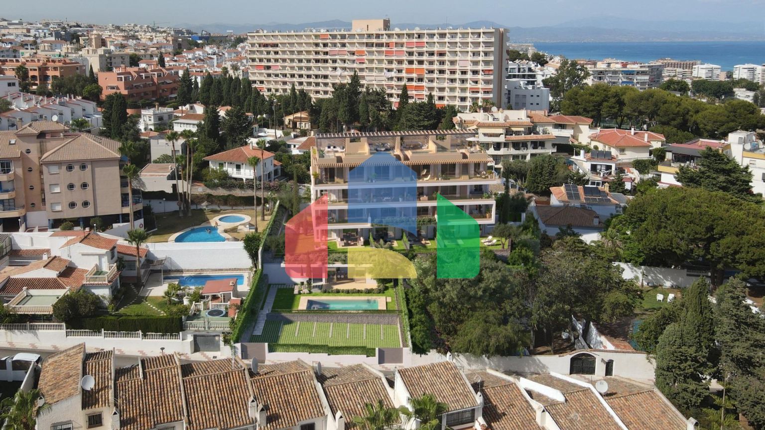 НОВЫЙ ЖИЛОЙ КОМПЛЕКС В ТОРРЕМОЛИНОСЕ