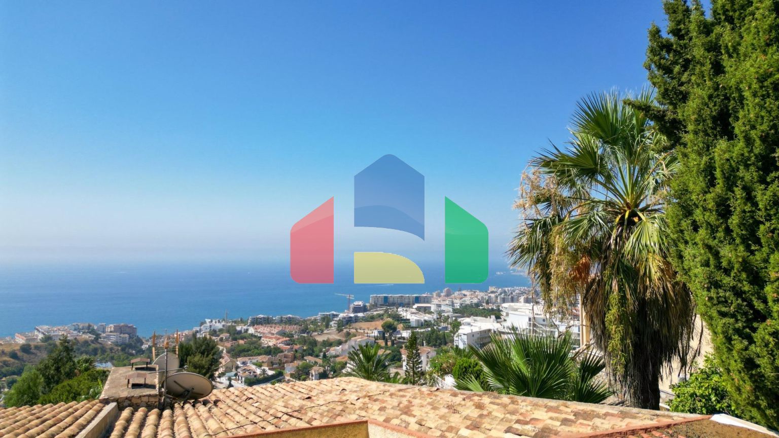 НОВЫЕ ВИЛЛЫ В БЕНАЛЬМАДЕНЕ