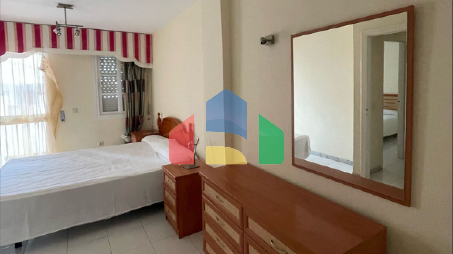 Привлекательный таунхаус с террасой рядом с пляжем и гольф-полем в Торрекебрада, Бенальмадена