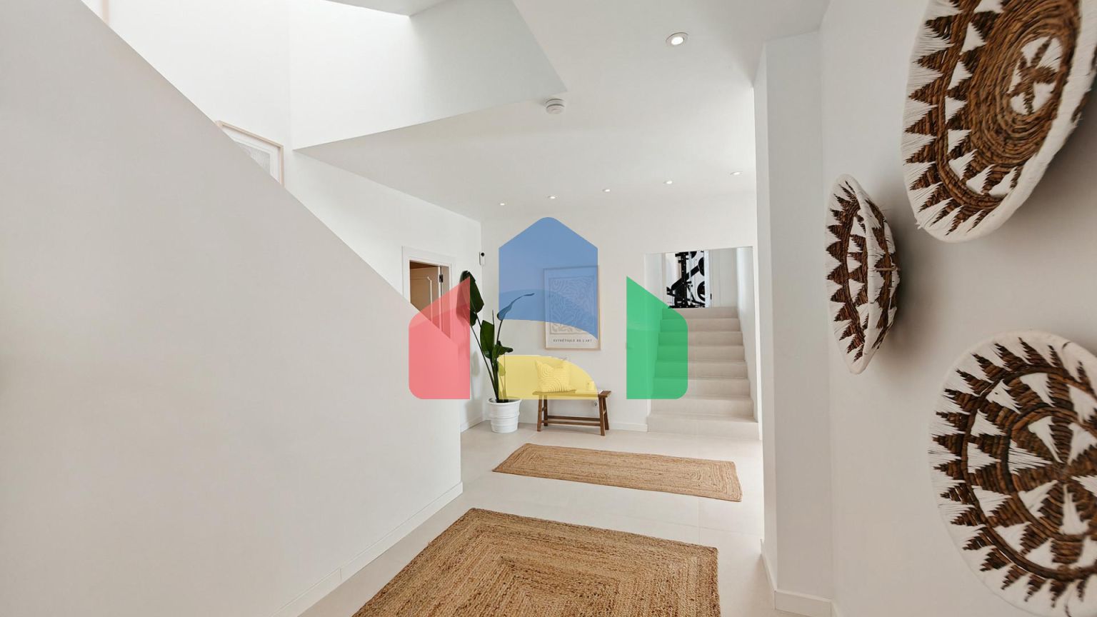 Роскошная вилла на продажу в Бенальмадене с панорамным видом на море