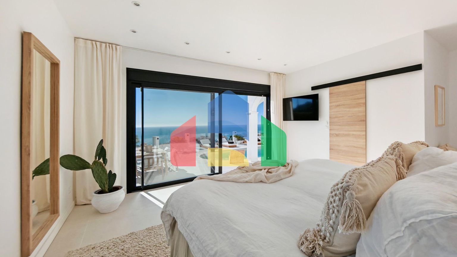 Роскошная вилла на продажу в Бенальмадене с панорамным видом на море