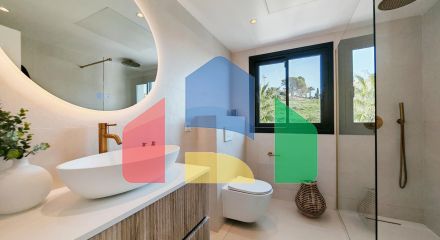 Роскошная вилла на продажу в Бенальмадене с панорамным видом на море