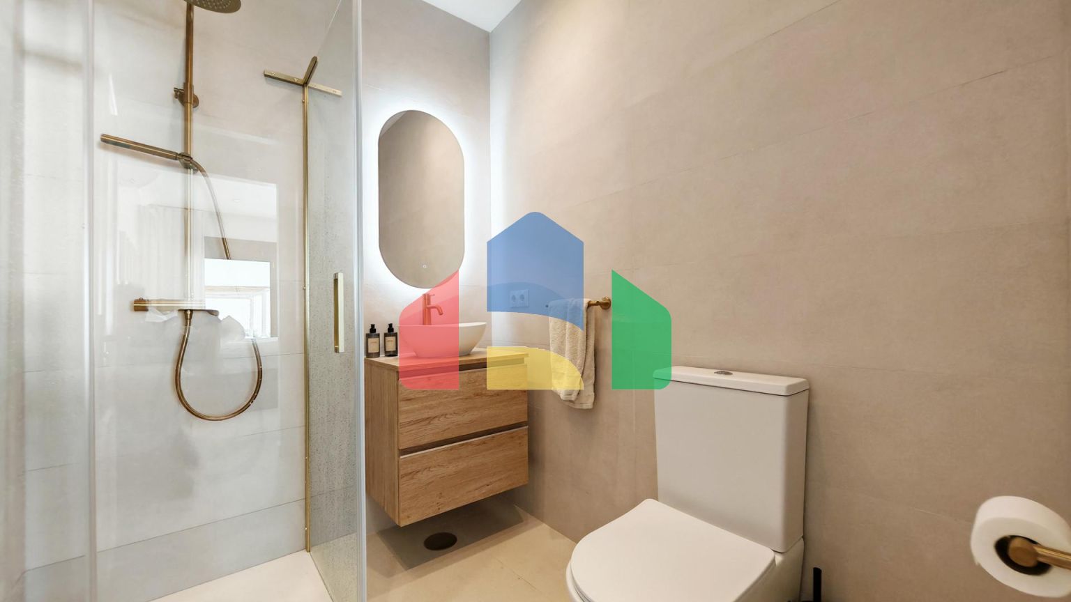 Роскошная вилла на продажу в Бенальмадене с панорамным видом на море