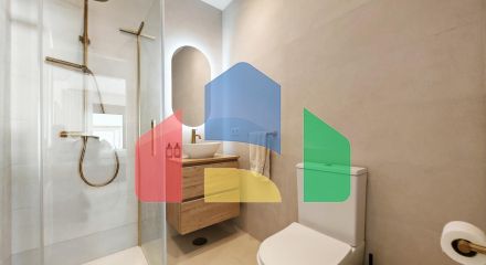 Роскошная вилла на продажу в Бенальмадене с панорамным видом на море