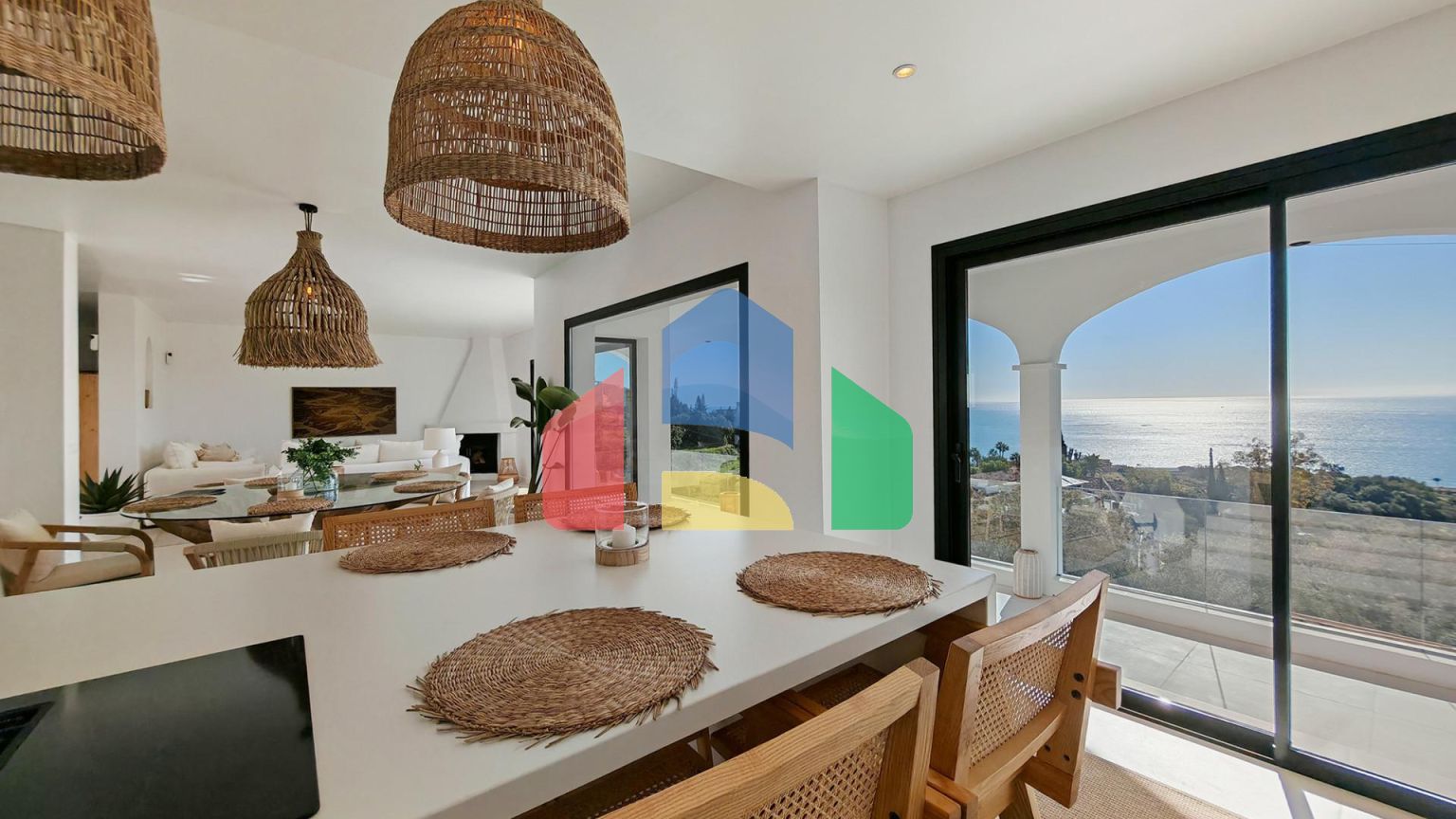 Роскошная вилла на продажу в Бенальмадене с панорамным видом на море