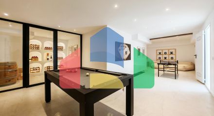 Роскошная вилла на продажу в Бенальмадене с панорамным видом на море