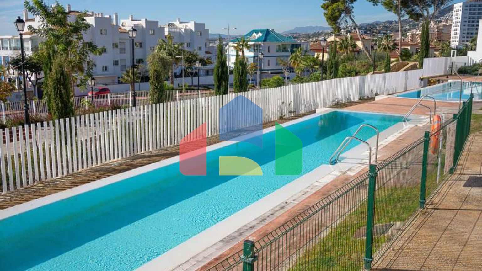 Квартира на среднем этаже в продаже в Торрекебраде.