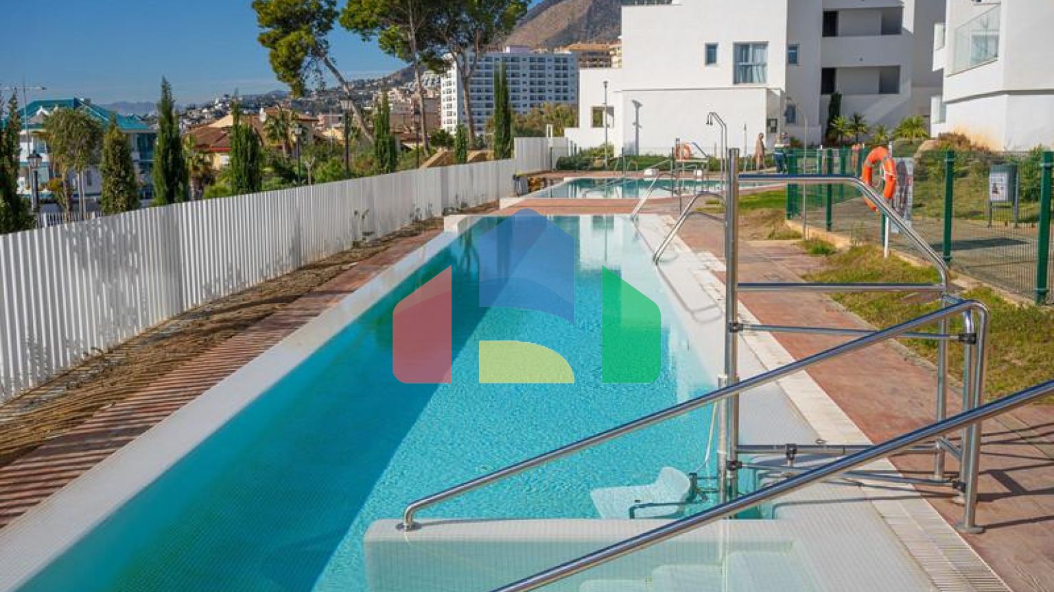 Квартира на среднем этаже в продаже в Торрекебраде.