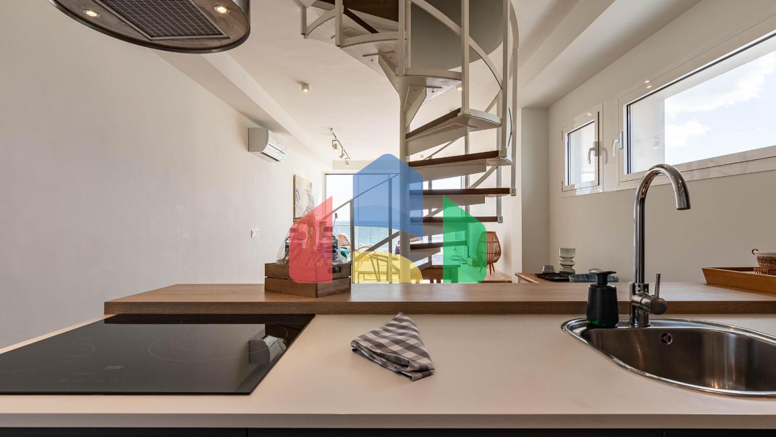 Дуплекс с панорамным видом на море в Бенальмадене