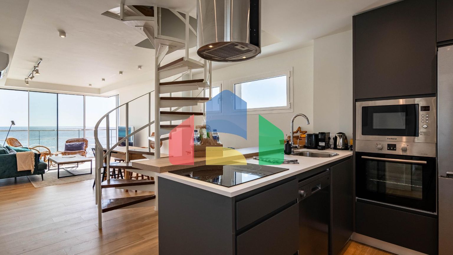 Дуплекс с панорамным видом на море в Бенальмадене