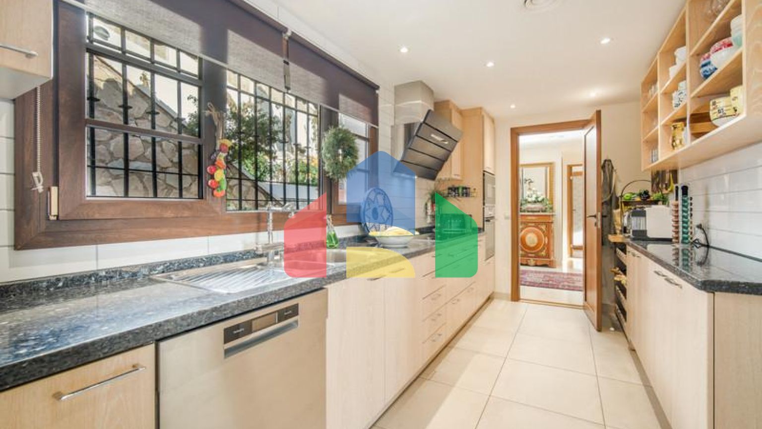 Стратегически расположенная вилла с 3 спальнями в Торремюэль, Бенальмадена.