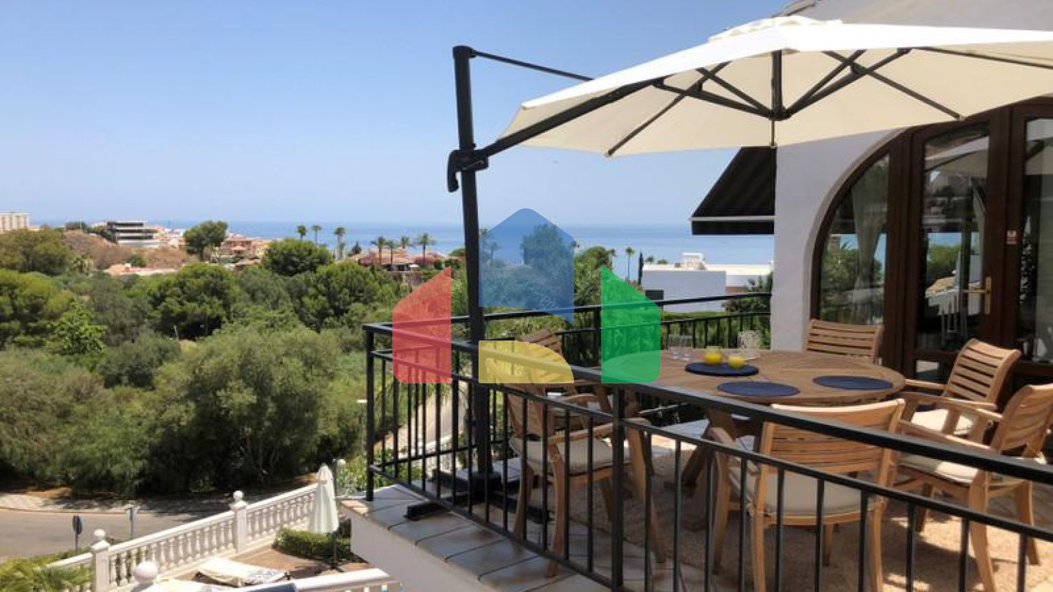 Стратегически расположенная вилла с 3 спальнями в Торремюэль, Бенальмадена.
