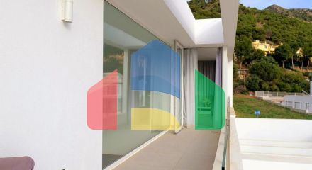 Современная Вилла с Панорамным Видом на Море в Михасе Современная Вилла с Панорамным Видом на Море в Михасе