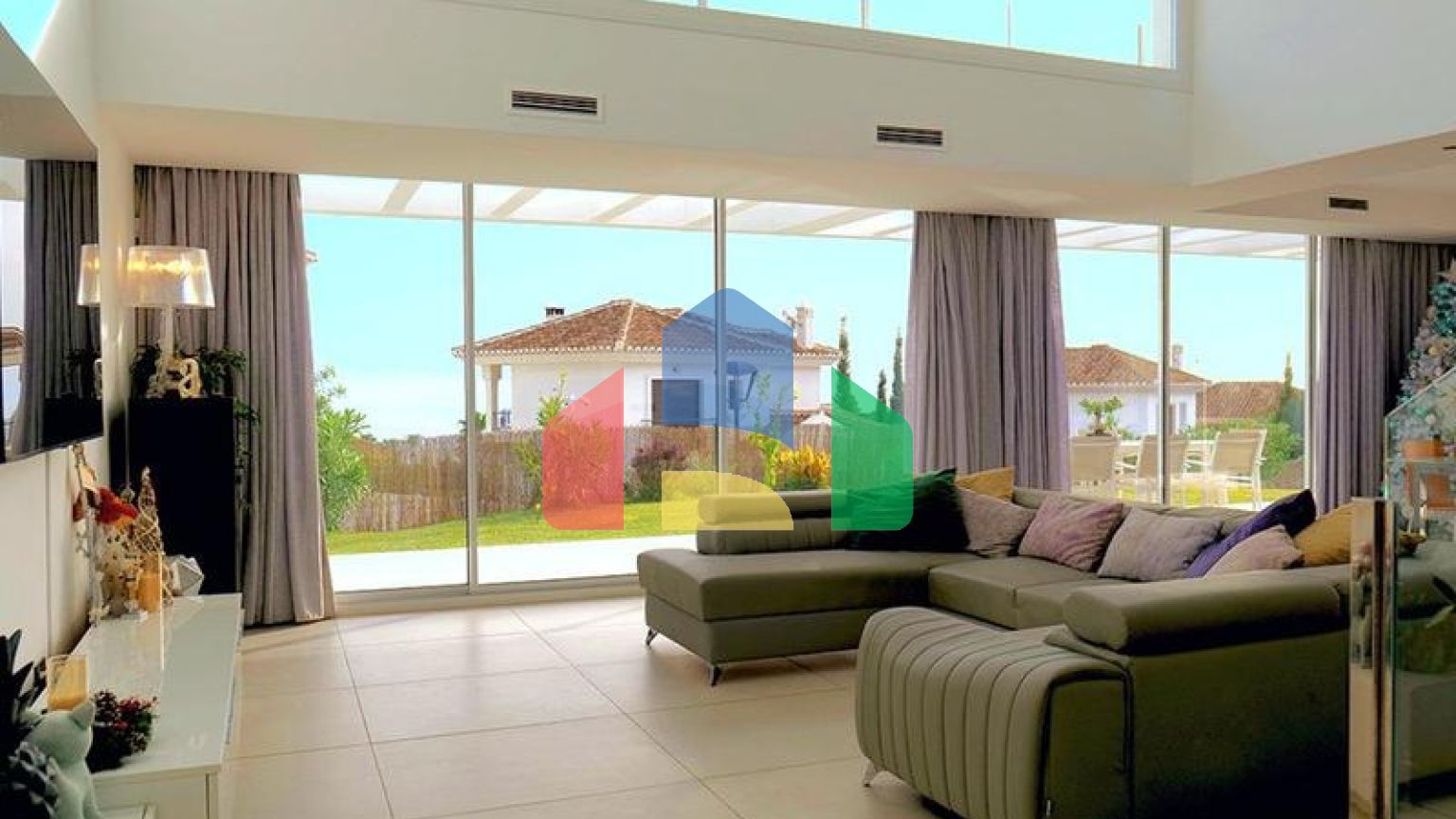 Современная Вилла с Панорамным Видом на Море в Михасе