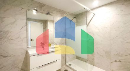 Удивительная, недавно построенная недвижимость в популярном районе с видом на море. Готов к заселению.