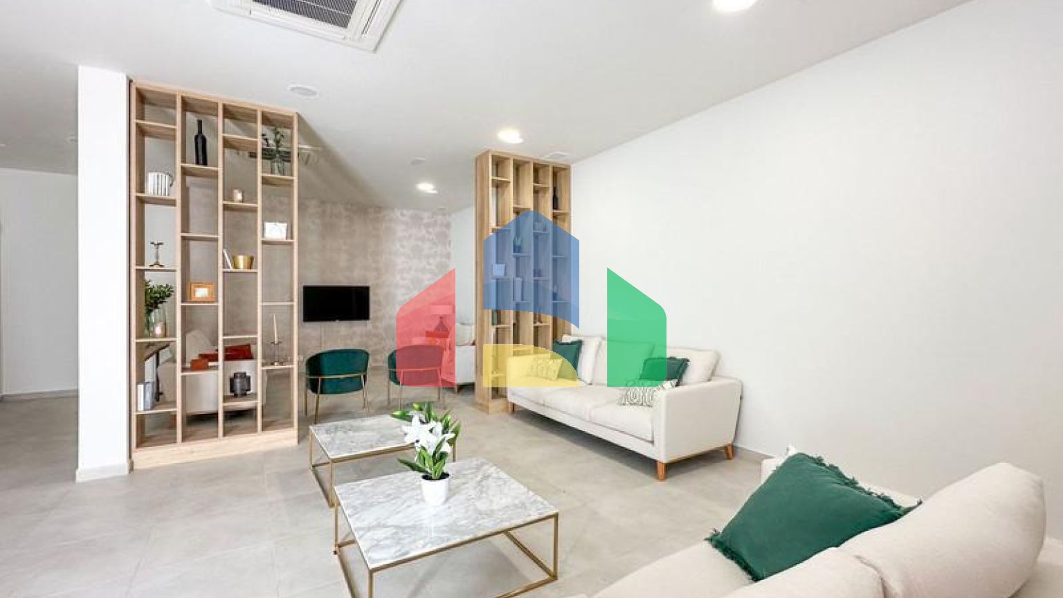 Удивительная, недавно построенная недвижимость в популярном районе с видом на море. Готов к заселению.