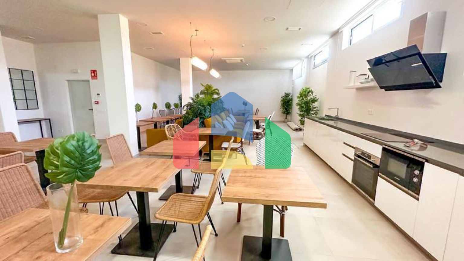 Удивительная, недавно построенная недвижимость в популярном районе с видом на море. Готов к заселению.