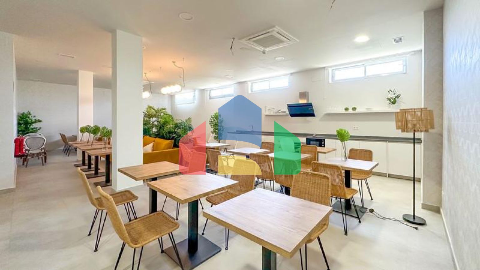 Удивительная, недавно построенная недвижимость в популярном районе с видом на море. Готов к заселению.