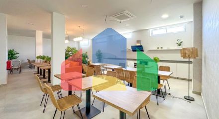 Удивительная, недавно построенная недвижимость в популярном районе с видом на море. Готов к заселению.